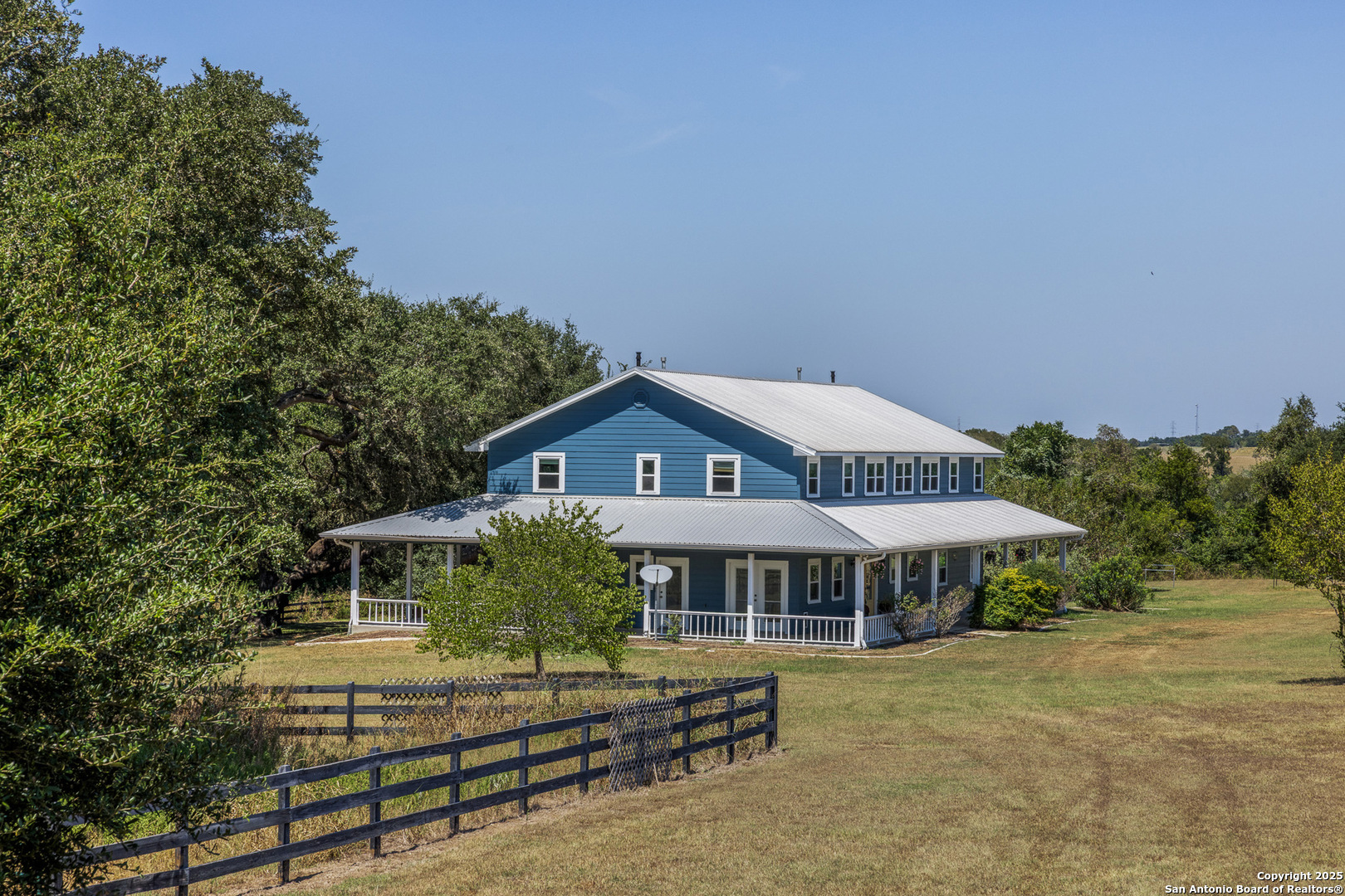 5450 Mazurek Road Schulenburg, TX 78956 - Photo 48 of 68 a front view of a house with a garden
