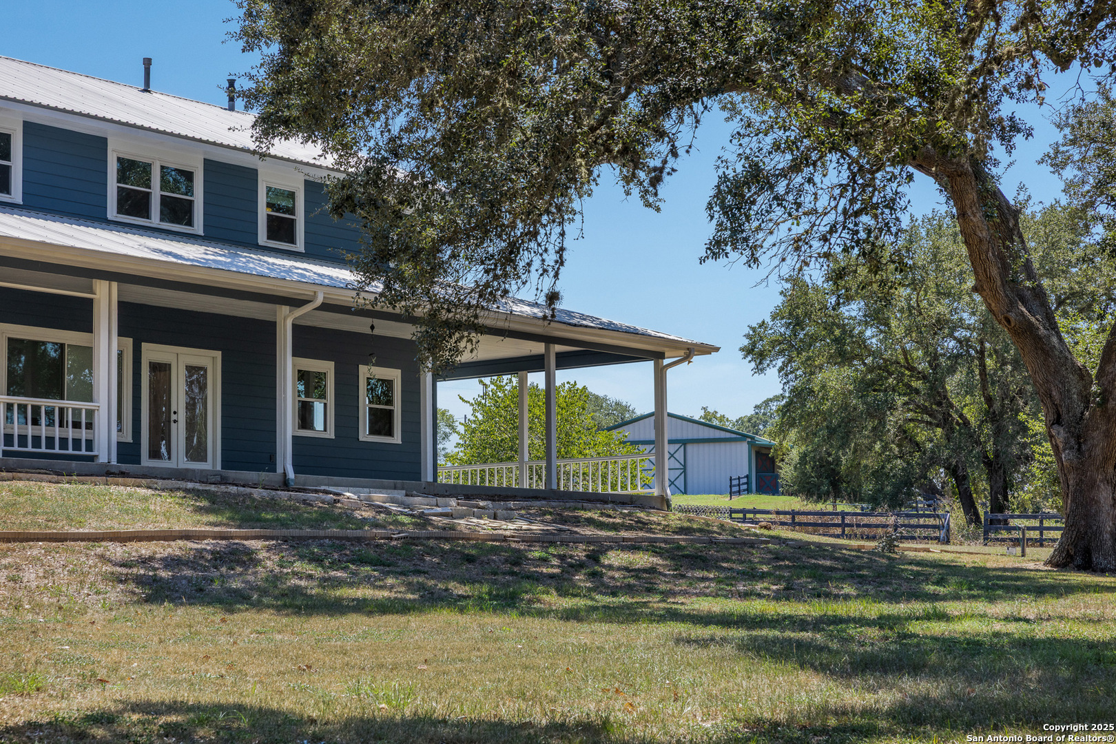 5450 Mazurek Road Schulenburg, TX 78956 - Photo 5 of 68 a front view of a house with a yard