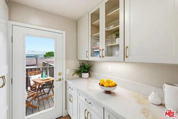 $1,098,000 | 6015 Keniston Avenue, Los Angeles, CA 90043