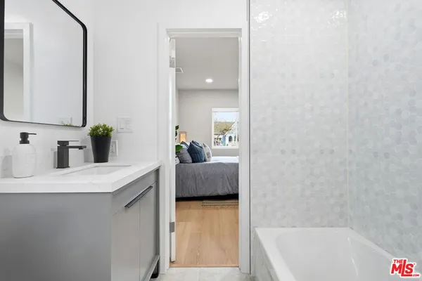 $1,098,000 | 6015 Keniston Avenue, Los Angeles, CA 90043