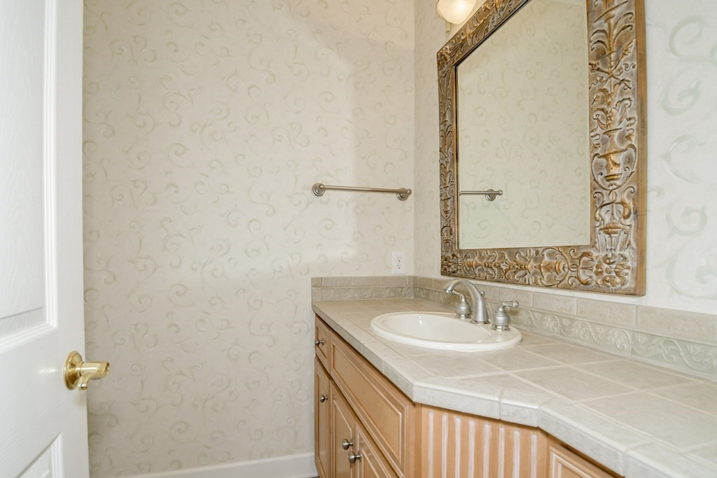 240 Forest Pines Road Aiken, SC 29803 - Photo 13 of 32 Powder Room