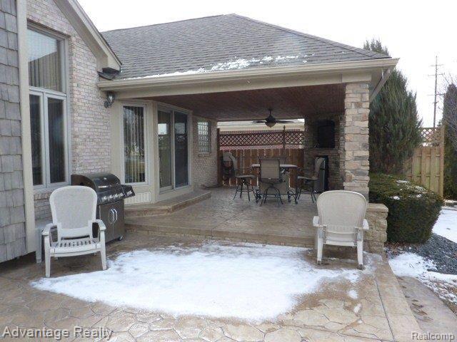 53075 Chesterfield Road New Baltimore, MI 48051 - Photo 4 of 25 P1070530.JPG