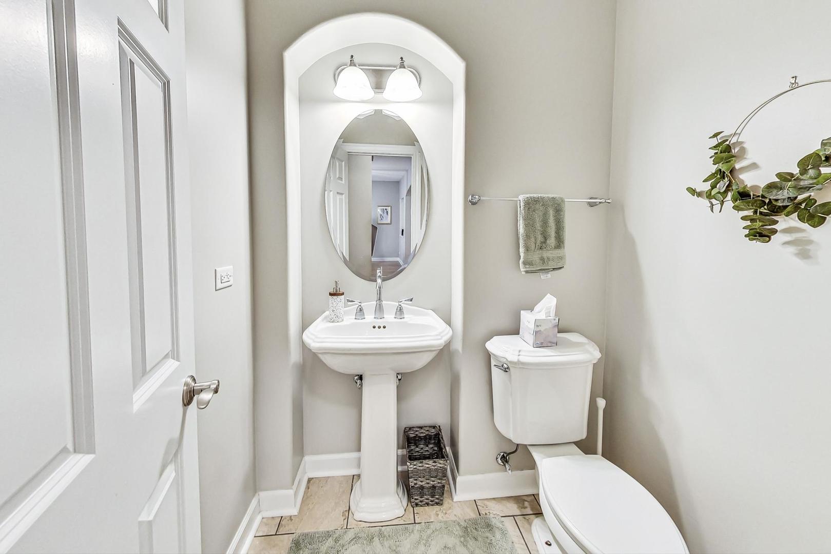 2680 Summit Drive Glenview, IL 60025 - Photo 24 of 70 a bathroom with a toilet sink and mirror