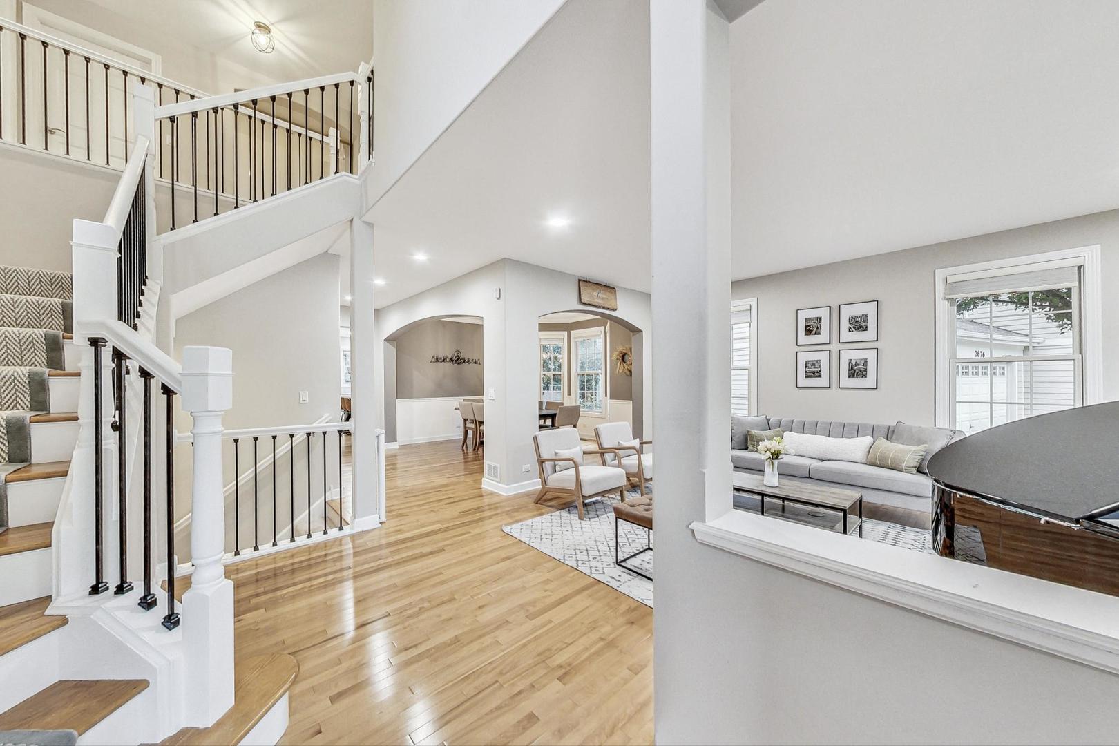 2680 Summit Drive Glenview, IL 60025 - Photo 4 of 70 a living room with furniture and a large window