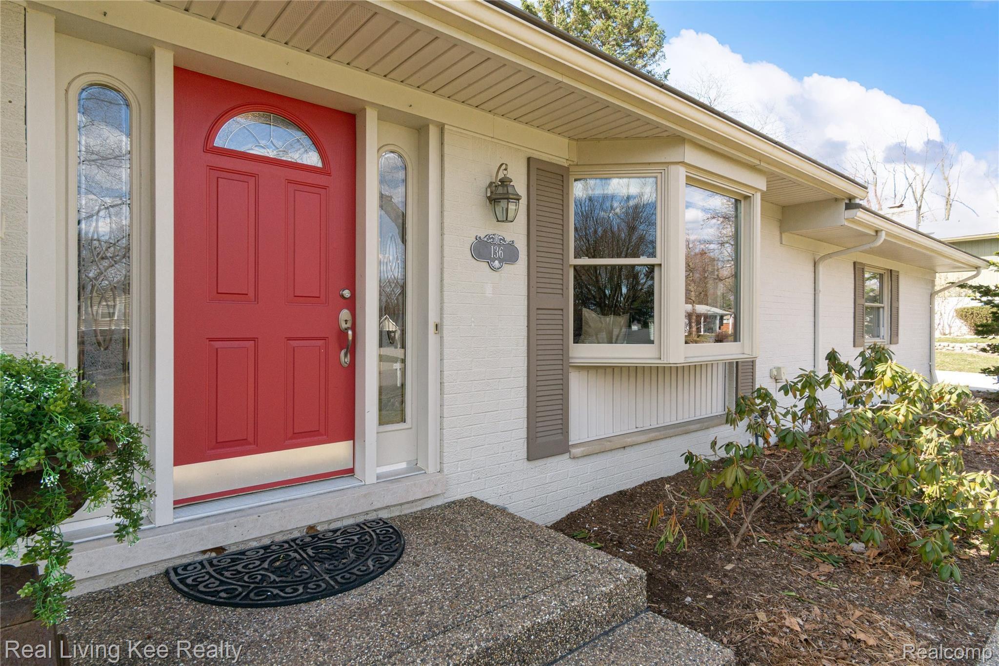 136 East Maryknoll Road Rochester, MI 48309 - Photo 3 of 42 Exteriors (4 of 15).jpg