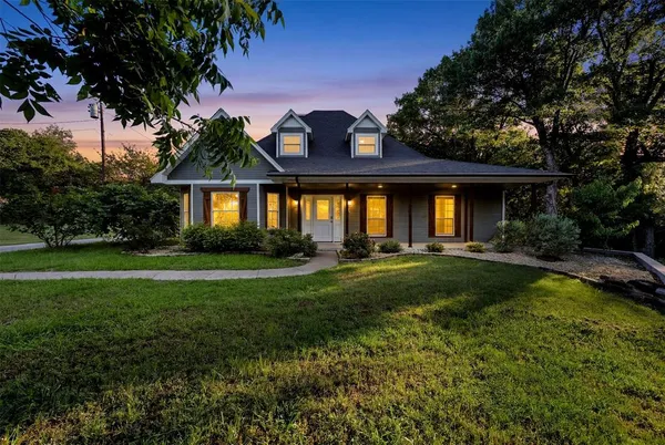 $630,000 | 1044 East Woodridge Drive, Waxahachie, TX 75165