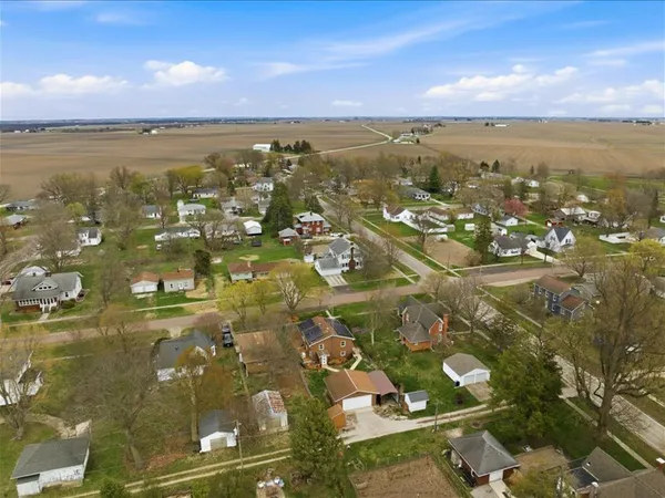 $210,000 | 208 Madison Street, Hopedale, IL 61747