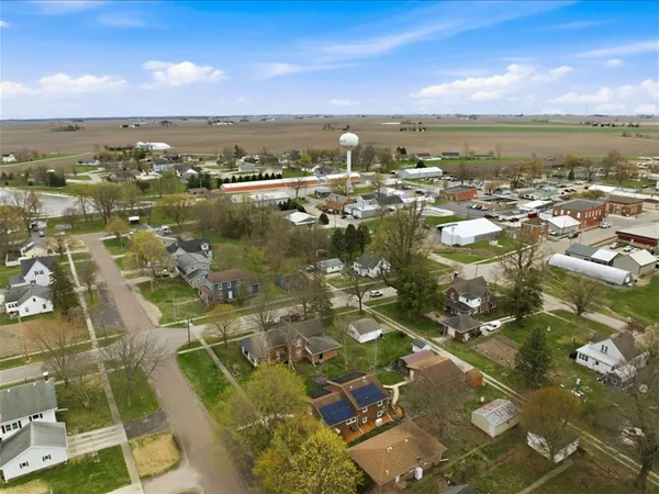$210,000 | 208 Madison Street, Hopedale, IL 61747
