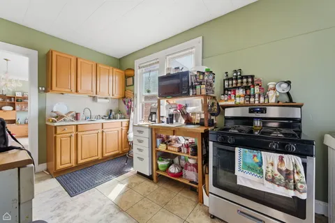 $680,000 | 6710 North Artesian Avenue, Chicago, IL 60645