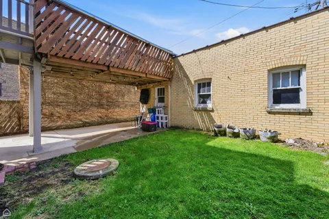 $680,000 | 6710 North Artesian Avenue, Chicago, IL 60645