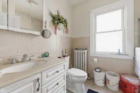 $680,000 | 6710 North Artesian Avenue, Chicago, IL 60645
