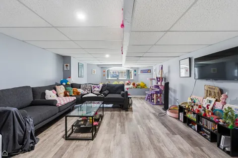 $680,000 | 6710 North Artesian Avenue, Chicago, IL 60645