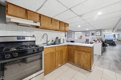 $680,000 | 6710 North Artesian Avenue, Chicago, IL 60645
