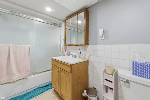 $680,000 | 6710 North Artesian Avenue, Chicago, IL 60645