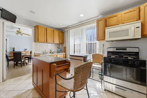 $680,000 | 6710 North Artesian Avenue, Chicago, IL 60645