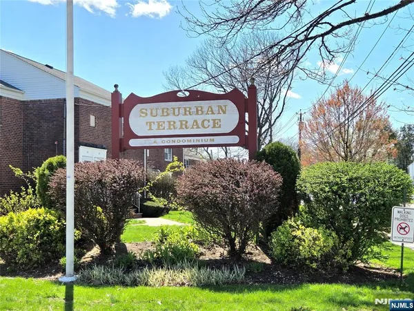 $269,900 | 479 Maple Hill Drive, Unit 42, Hackensack, NJ 07601