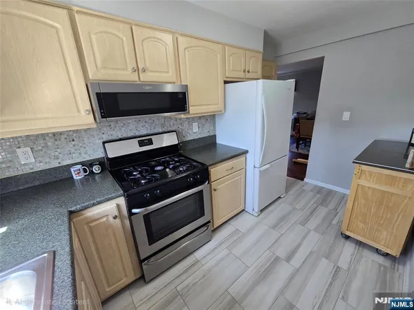 $269,900 | 479 Maple Hill Drive, Unit 42, Hackensack, NJ 07601