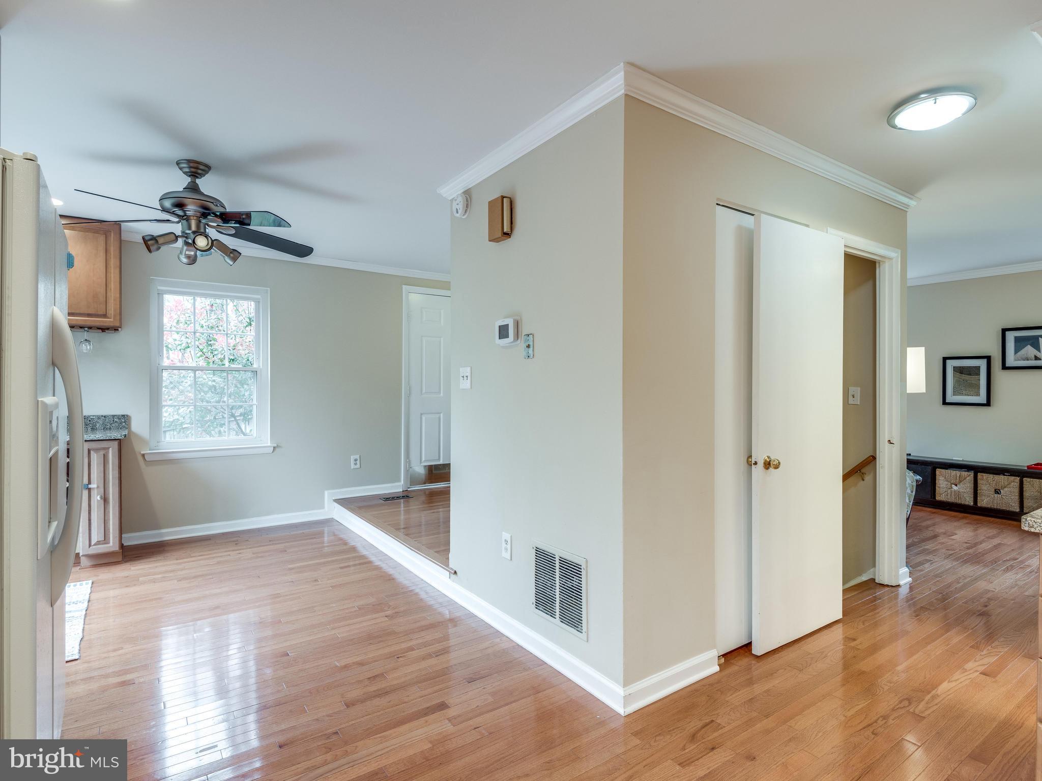 2230 Gunsmith Square Reston, VA 20191 - Photo 7 of 30 Bright Kitchen