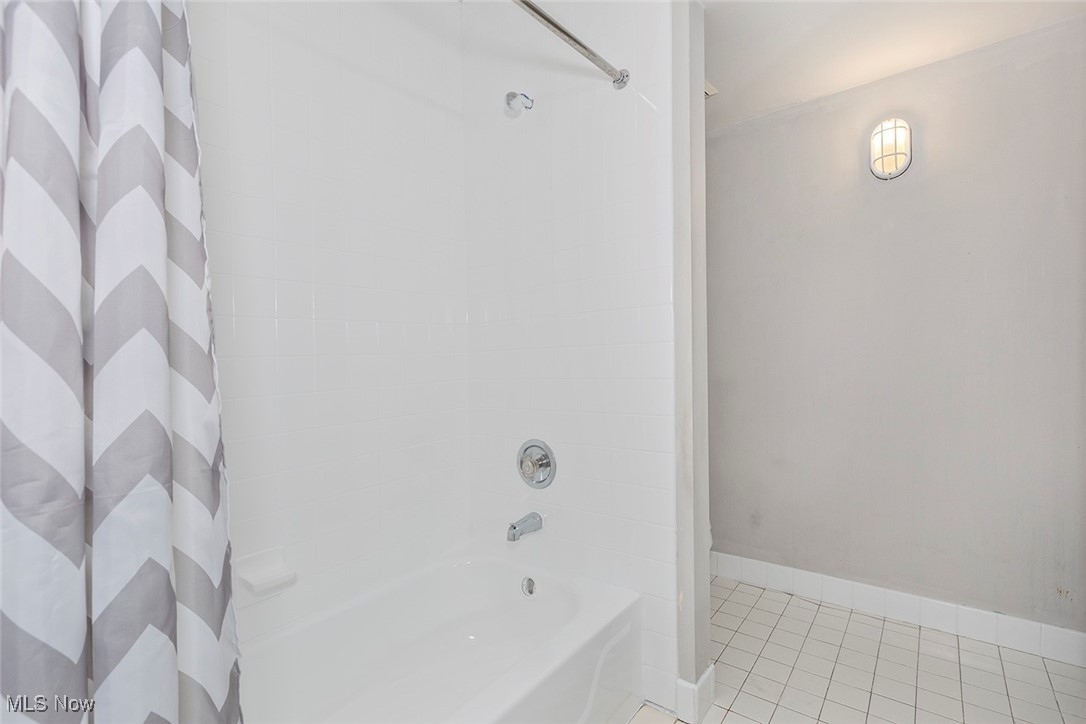 2043 Random Road, Unit 9 Cleveland, OH 44106 - Photo 16 of 33 Convenient bathtub/shower combination recently refinished and sealed