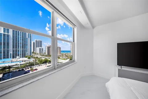 $480,000 | 1985 South Ocean Drive, Unit 10B, Hallandale Beach, FL 33009