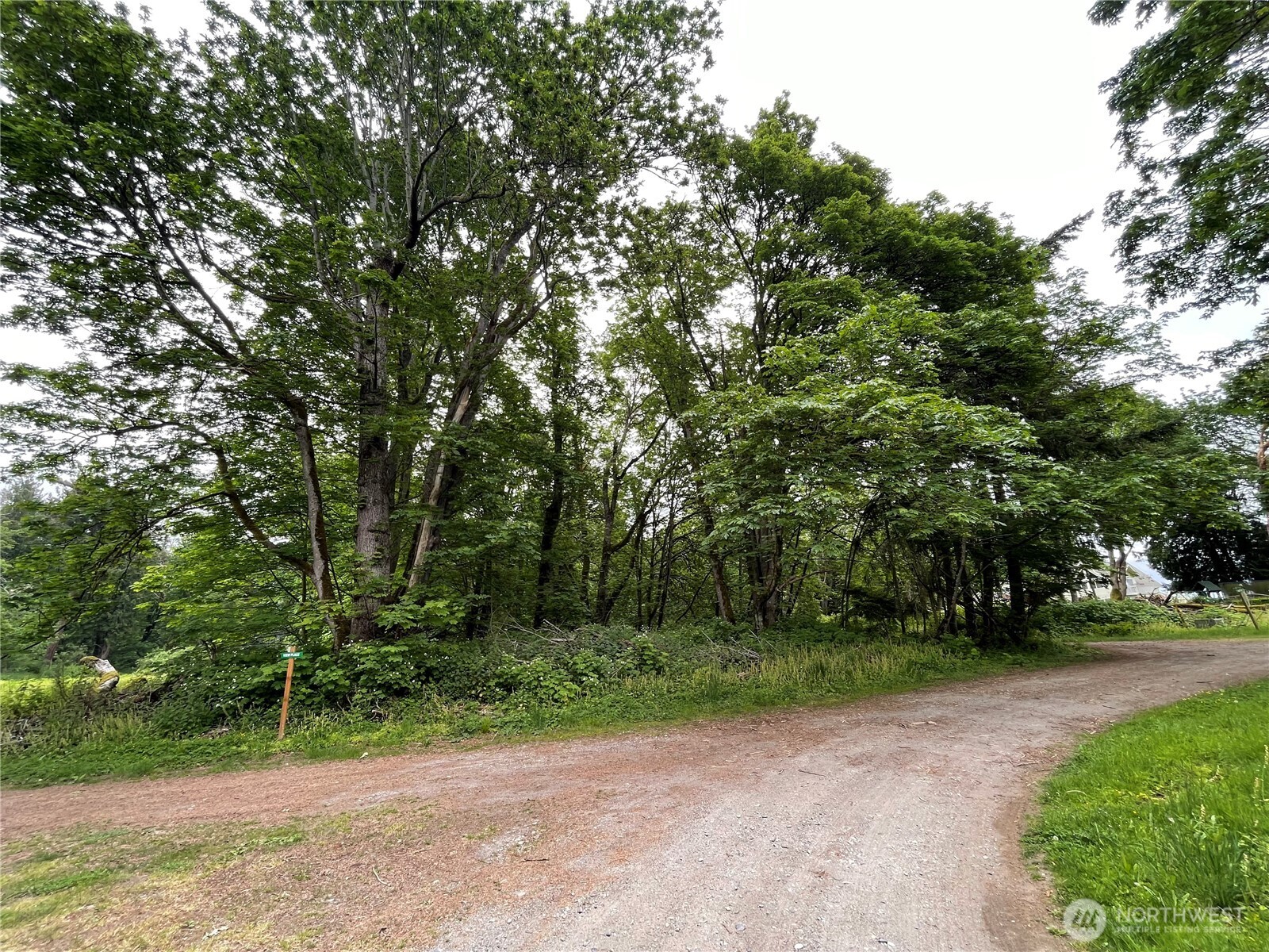 29 View Place Everett, WA 98201 - Photo 2 of 18 a view of a park