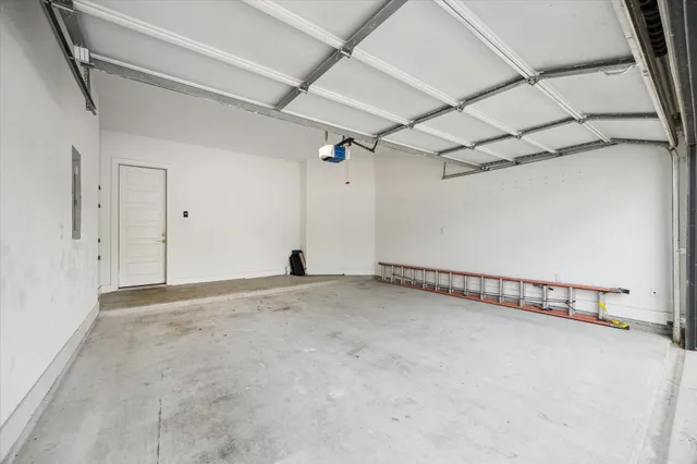 $365,000 | 5021 Creekmont Drive, Houston, TX 77091