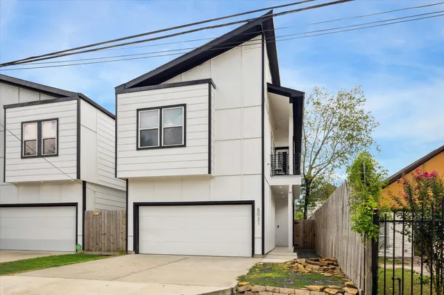 $365,000 | 5021 Creekmont Drive, Houston, TX 77091