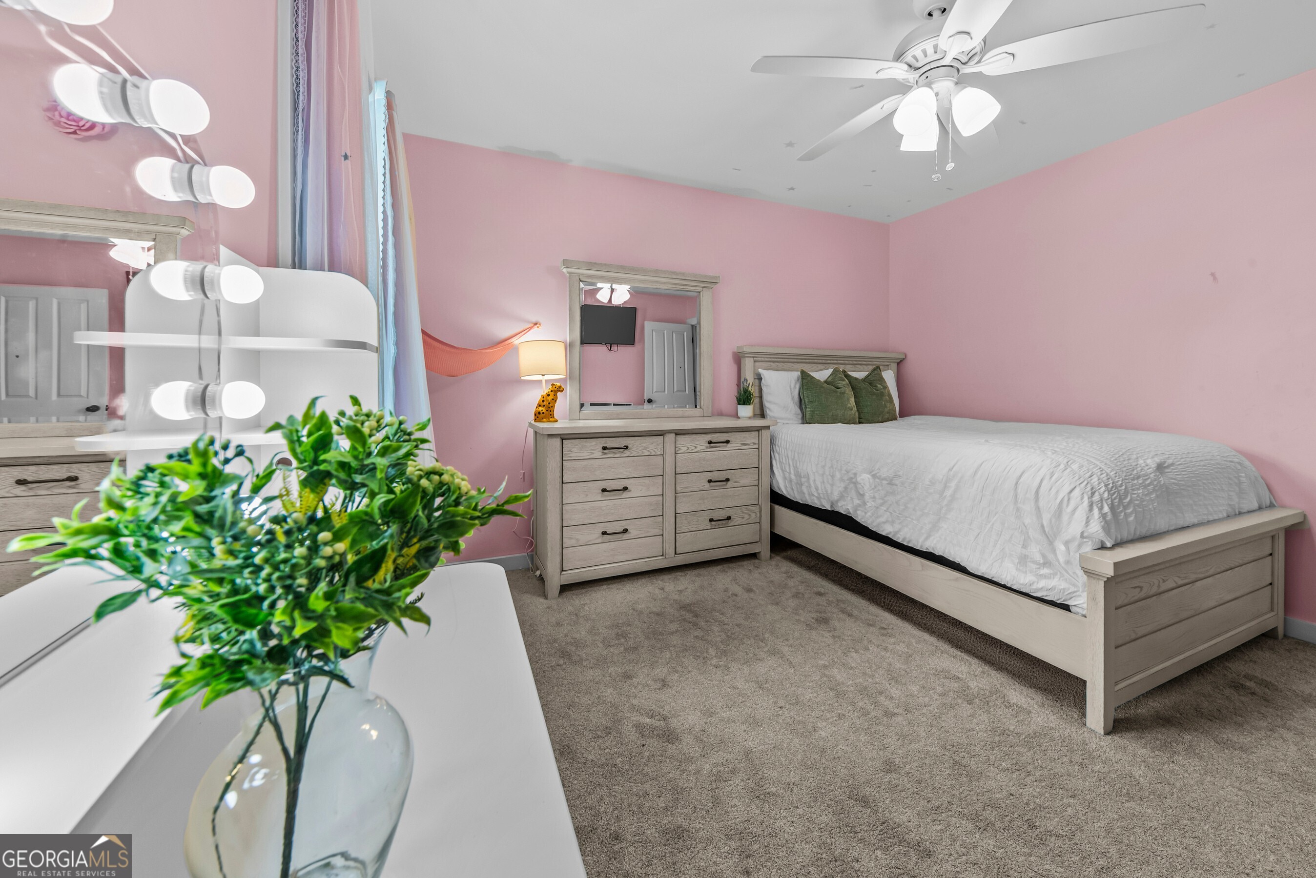 1687 Leon Ellis Road Hull, GA 30646 - Photo 15 of 51 a bed room with a bed and a potted plant