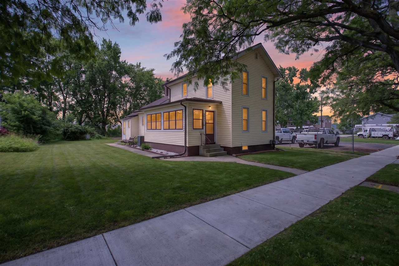 709 Detroit Street Jackson, MI 49201 - Photo 8 of 38