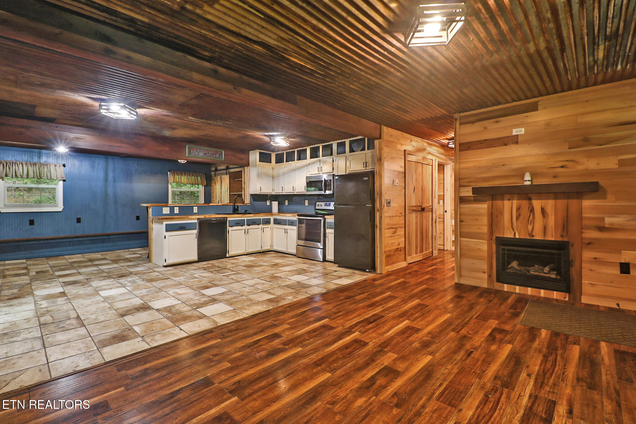 615 East Robbins Road Robbins, TN 37852 - Photo 22 of 44 n44a4024-n44a4028