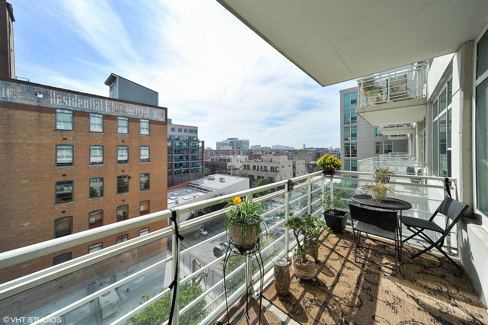 909 West Washington Boulevard, Unit 701 Chicago, IL 60607 - Photo 13 of 25 a balcony with outdoor seating