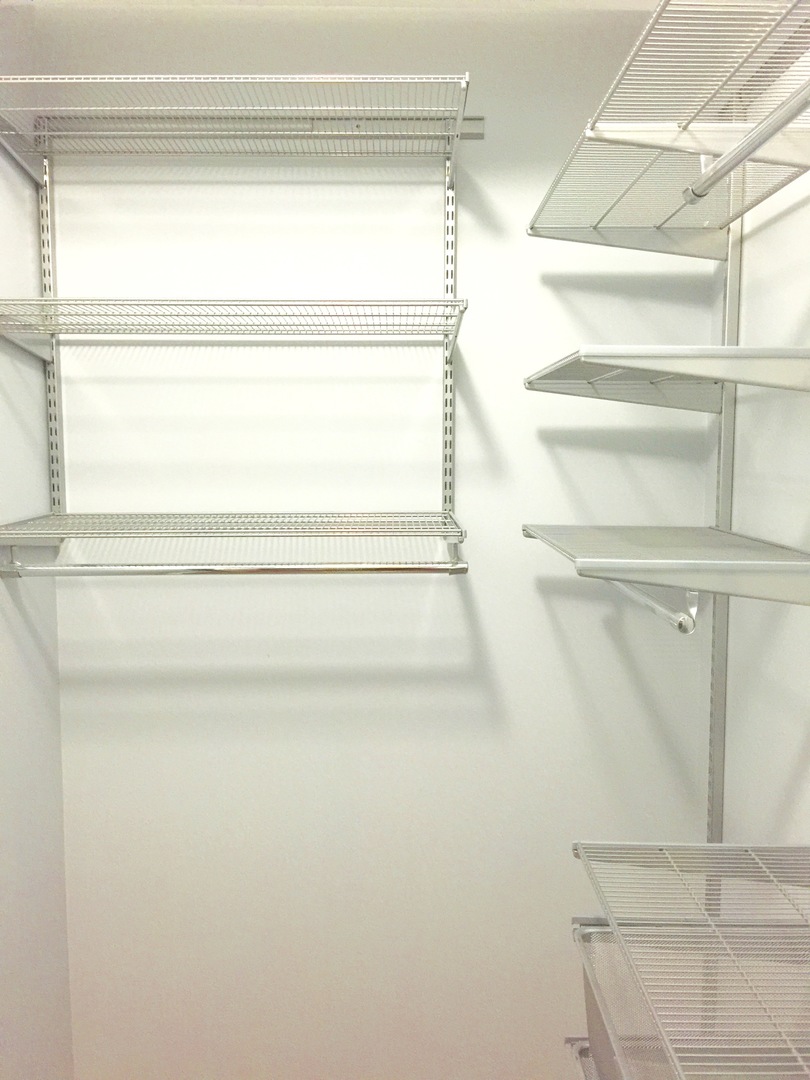 909 West Washington Boulevard, Unit 701 Chicago, IL 60607 - Photo 18 of 25 a close view of closet