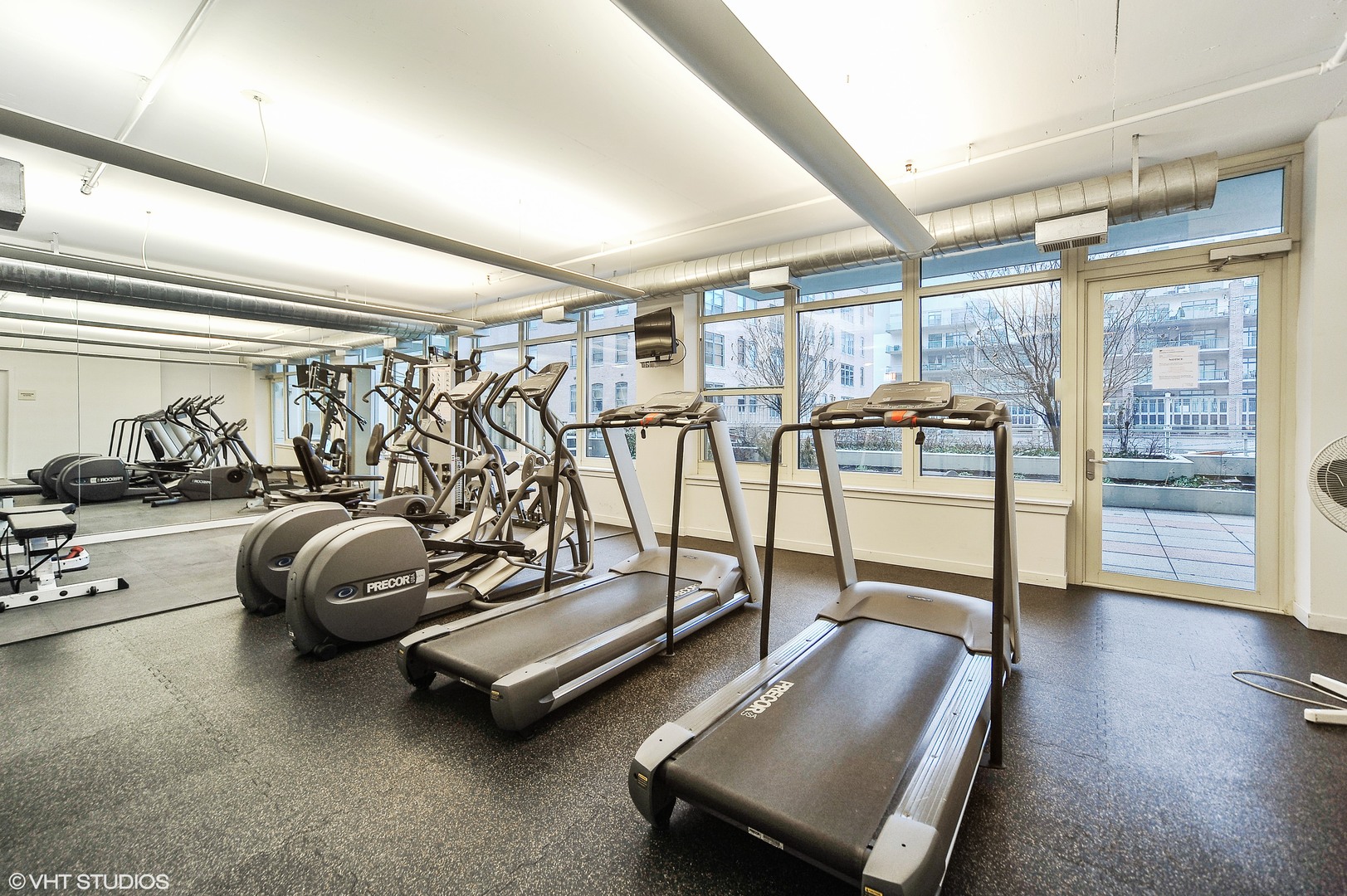 909 West Washington Boulevard, Unit 701 Chicago, IL 60607 - Photo 23 of 25 a view of a room with gym equipment