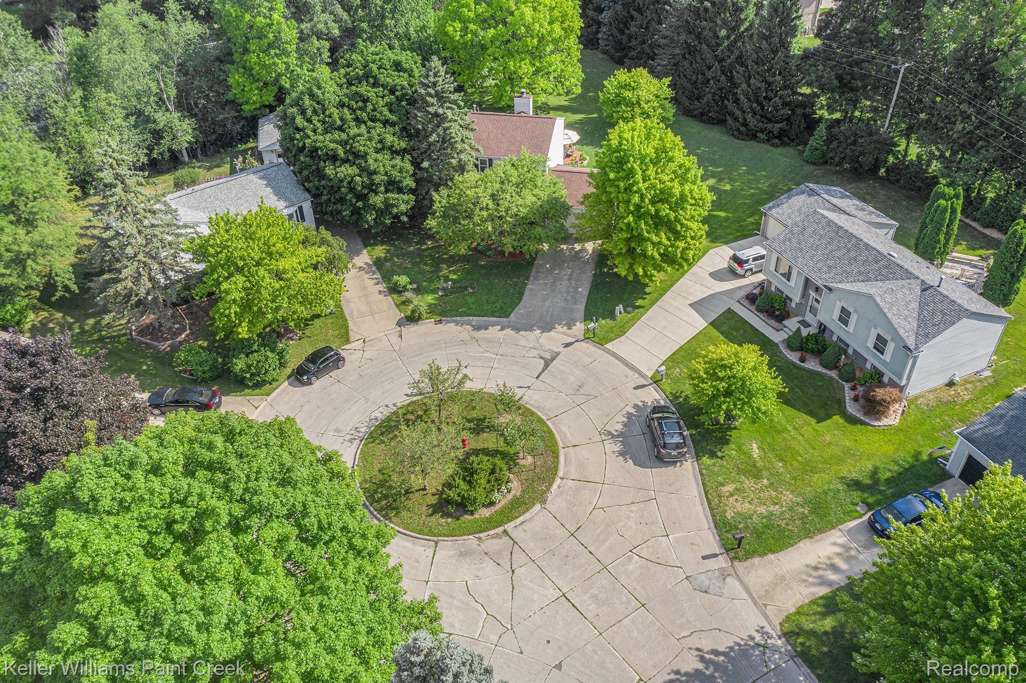705 Kirkton Court Rochester, MI 48307 - Photo 22 of 27 DJI_0990.jpg