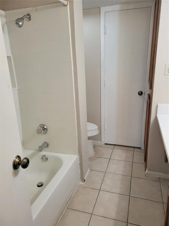 9601 Walnut Street, Unit 5103 Dallas, TX 75243 - Photo 2 of 6 a bathroom with a bathtub and toilet
