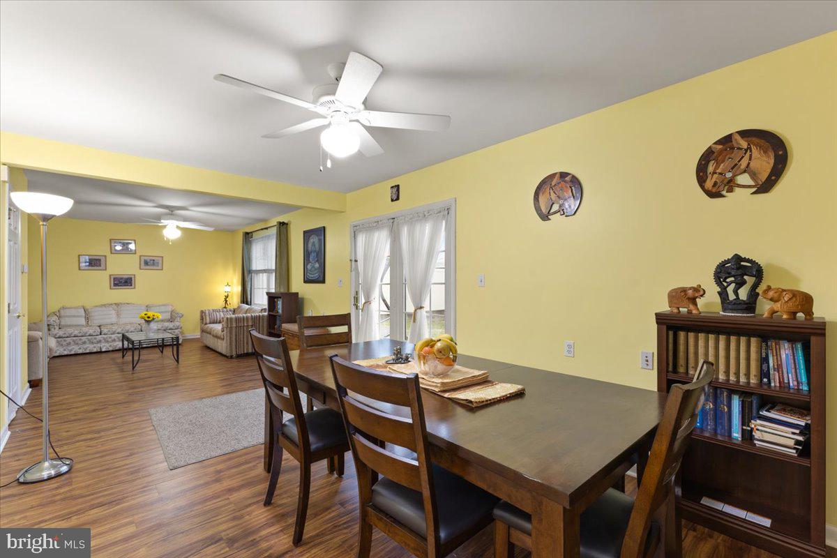 660 Rennard Street Philadelphia, PA 19116 - Photo 6 of 28 Dining Room