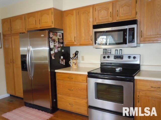 4209 Fox Creek Road Mount Vernon, IL 62864 - Photo 10 of 31 Gallery Image 10