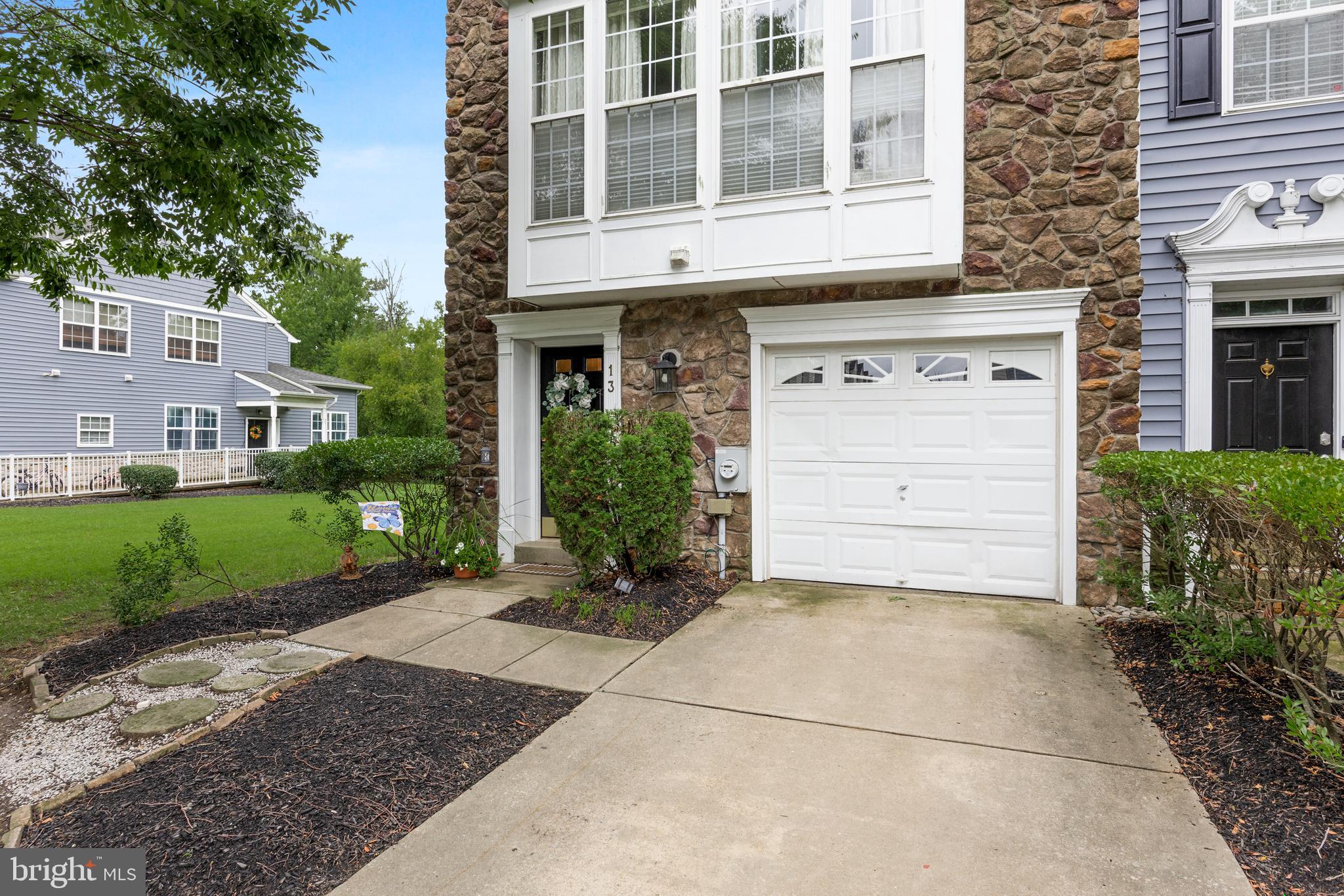 13 Falcon Lane Delanco, NJ 08075 - Photo 3 of 34