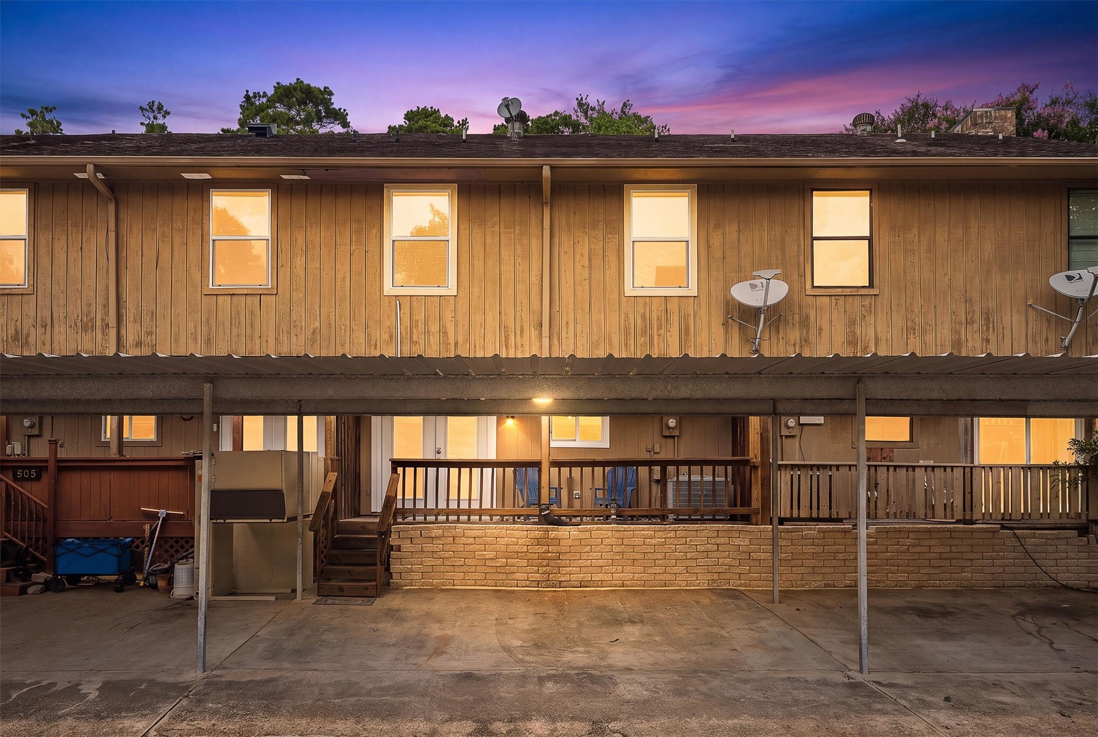 1011 Hamblen Road, Unit 306 Houston, TX 77339 - Photo 28 of 38 Twilight - back exterior