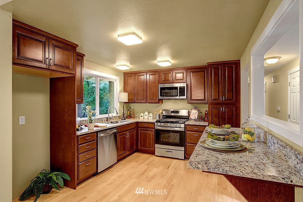7010 174th Street Southwest Edmonds, WA 98026 - Photo 5 of 18