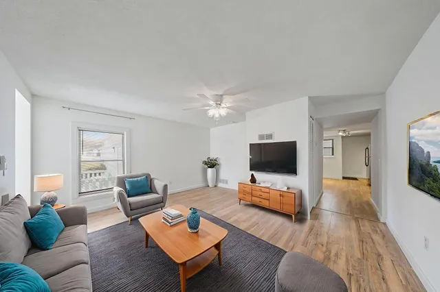 $1,025 | 361 Locust Street, Unit 4, Valparaiso, IN 46383