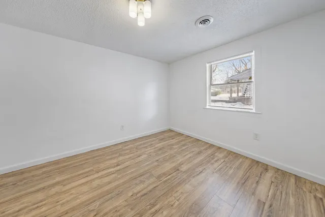 $1,025 | 361 Locust Street, Unit 4, Valparaiso, IN 46383