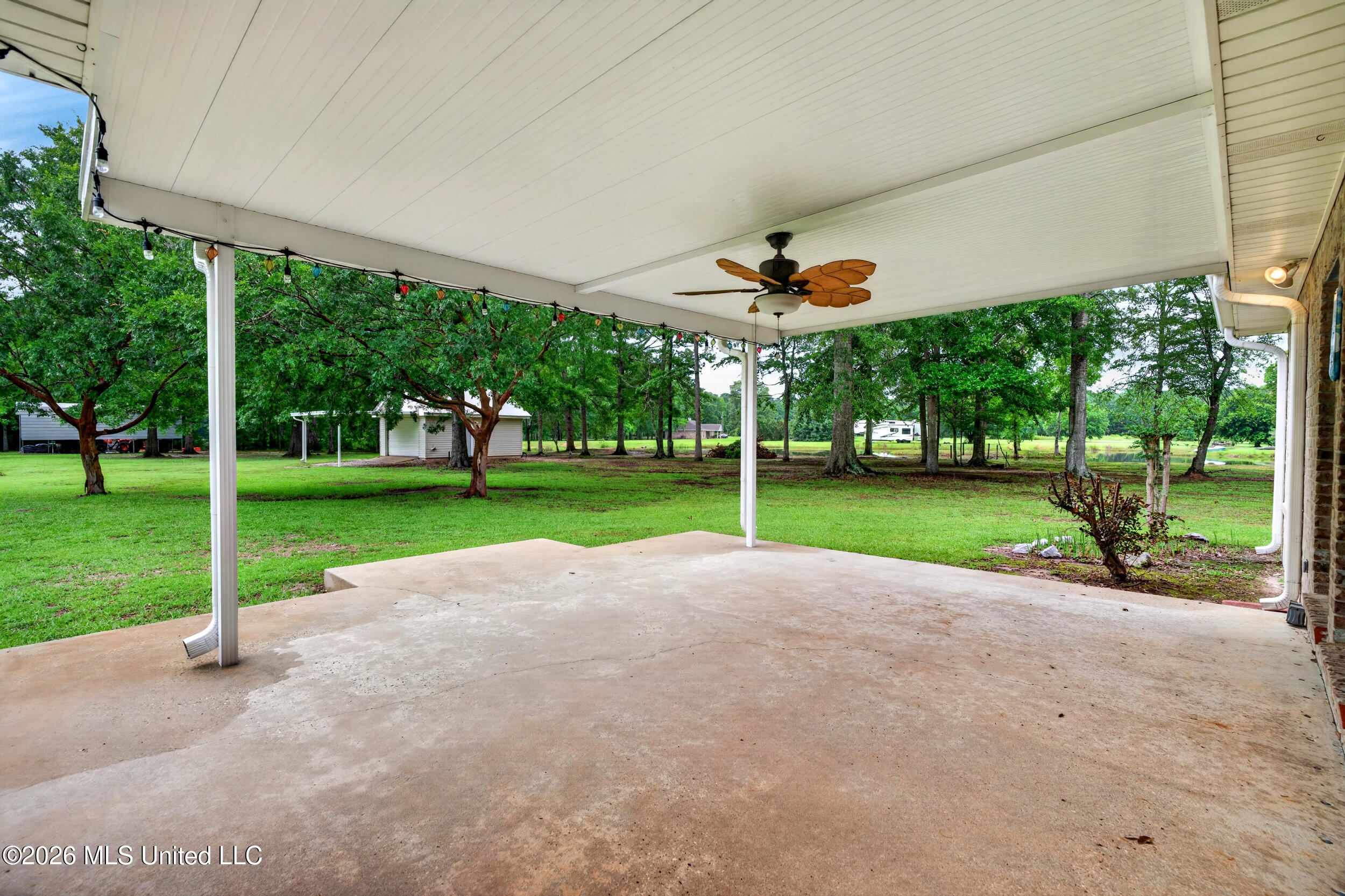 17 JM Carnell Road Poplarville, MS 39470 - Photo 44 of 65 44_44_backporch