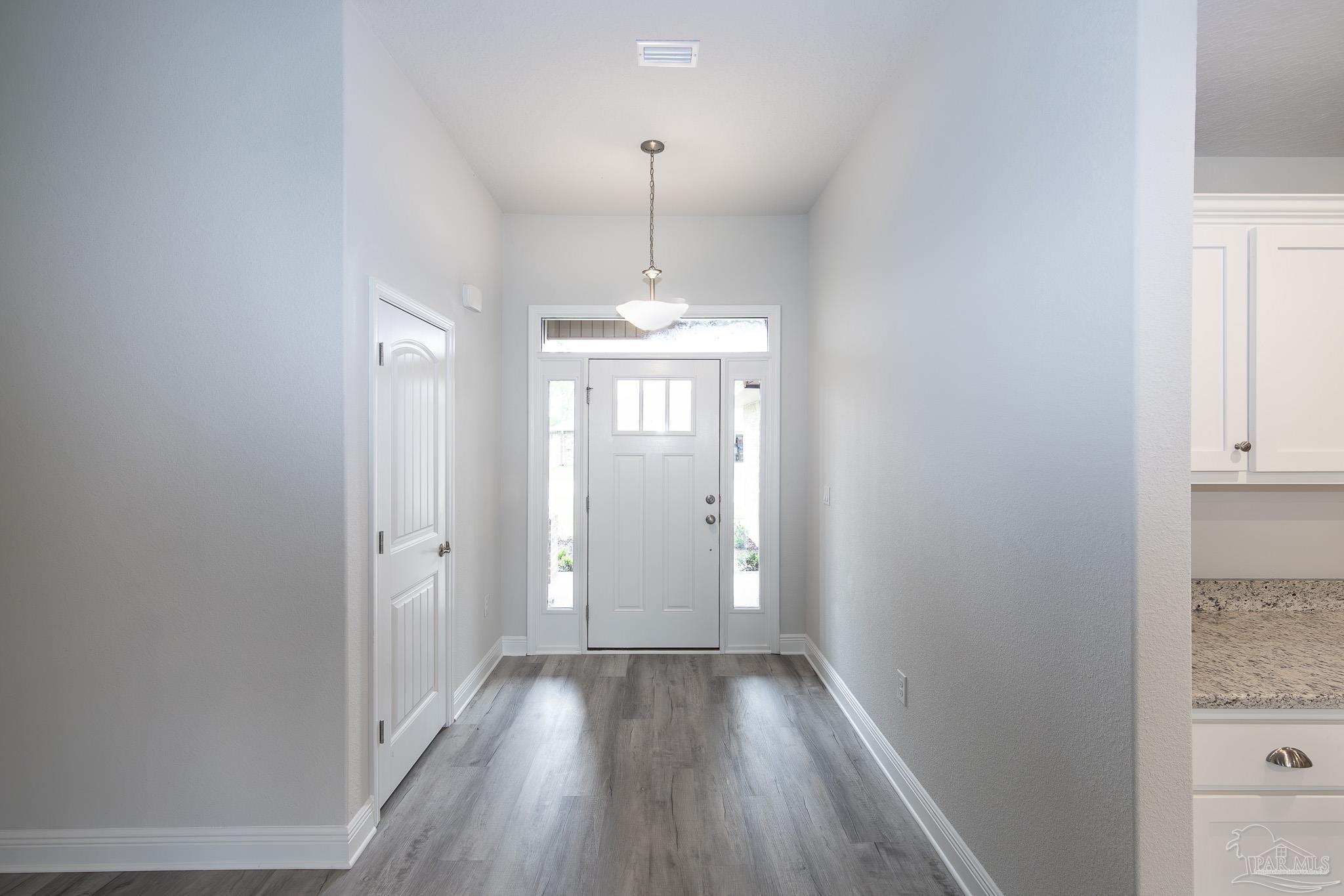 6045 Parsonage Circle Milton, FL 32570 - Photo 8 of 39