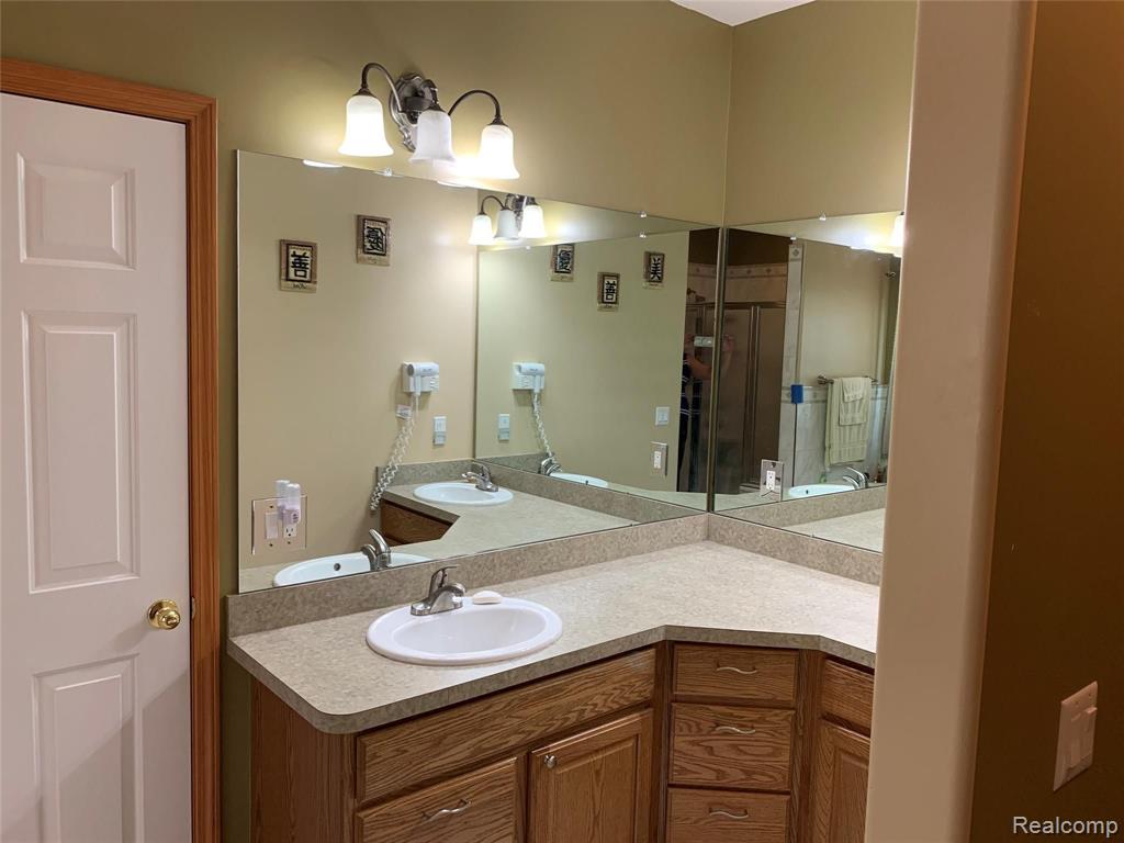 28838 King Road Romulus, MI 48174 - Photo 27 of 50