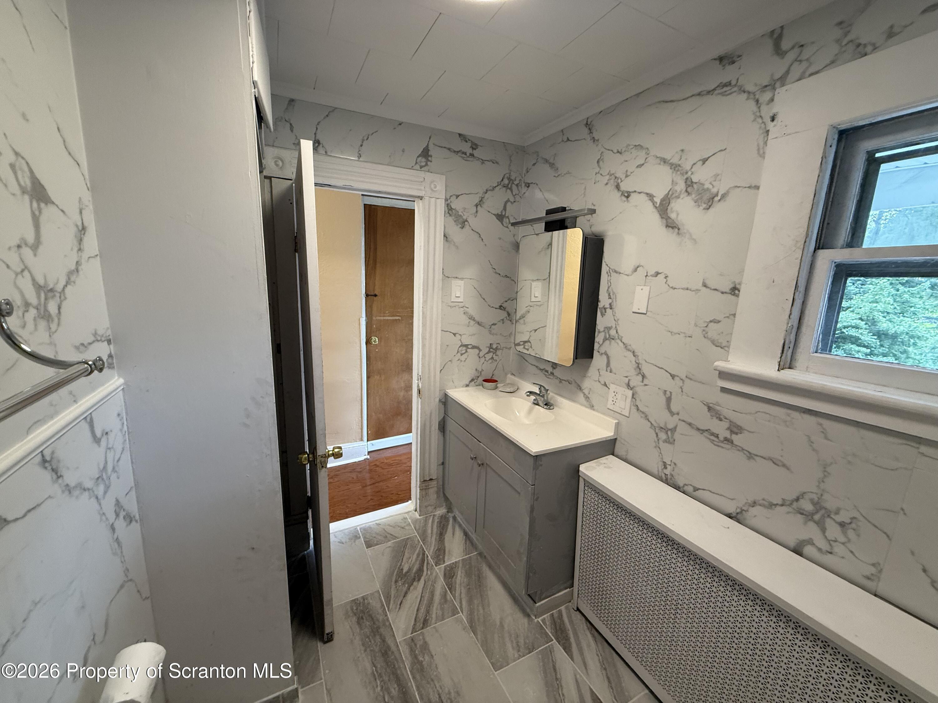1008 Fisk Street, Unit 1 Scranton, PA 18509 - Photo 16 of 27 Full Bathroom