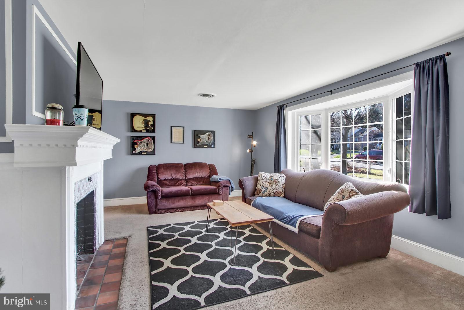 611 Locust Grove Road York, PA 17402 - Photo 3 of 26 Gallery Image 3