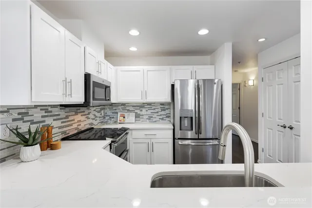 $775,000 | 4026 Stone Way North, Unit 501, Seattle, WA 98103