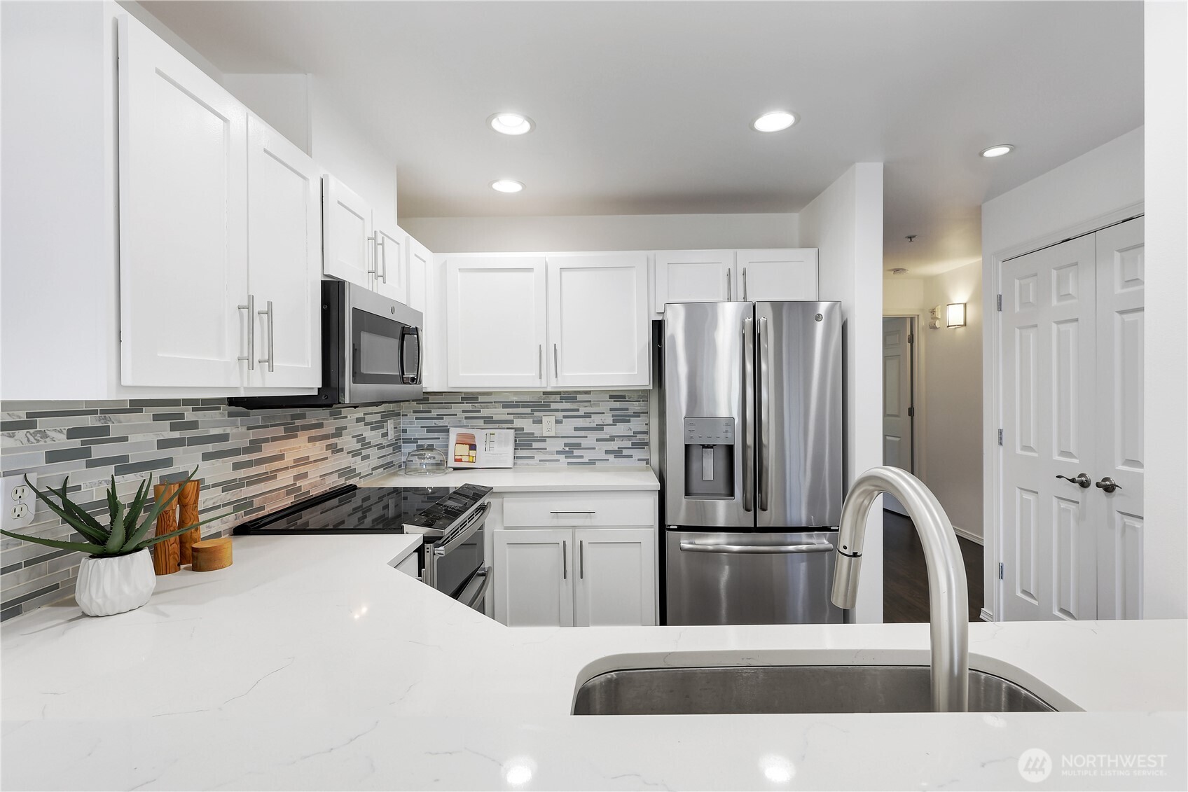 4026 Stone Way North, Unit 501 Seattle, WA 98103 - Photo 12 of 38