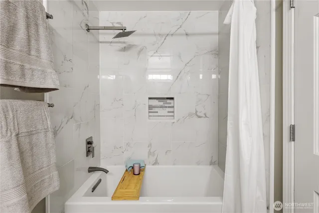 $775,000 | 4026 Stone Way North, Unit 501, Seattle, WA 98103